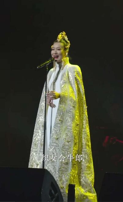音乐巨星谭晶，歌唱演员的舞台璀璨之旅